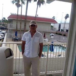 Meet your Posher, Carlos